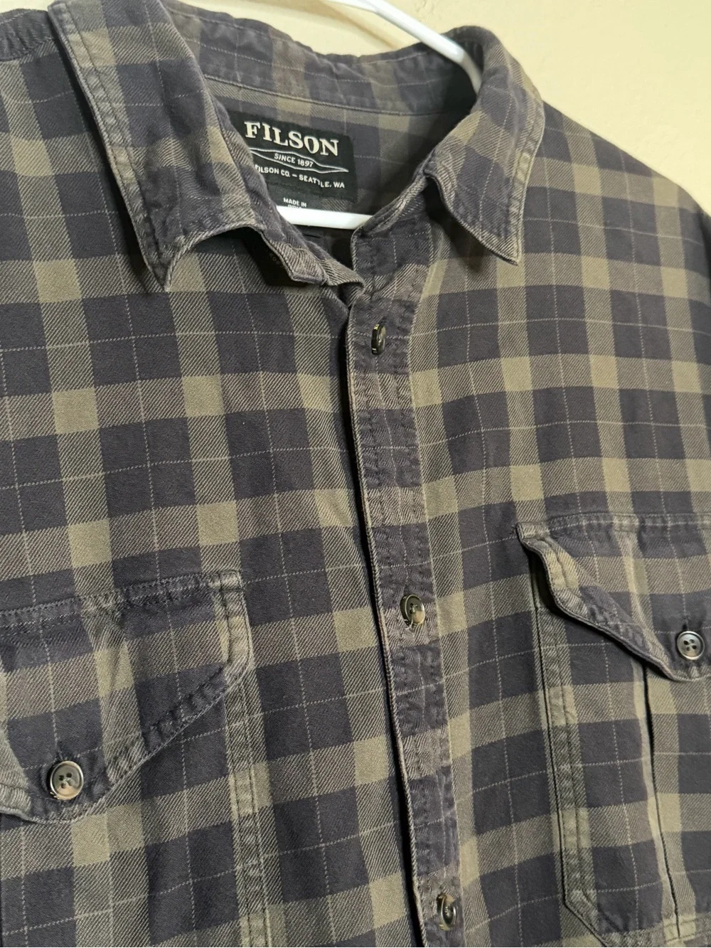 Filson Lightweight Alaskan Guide Shirt XL Long Black Charcoal Plaid Flannel